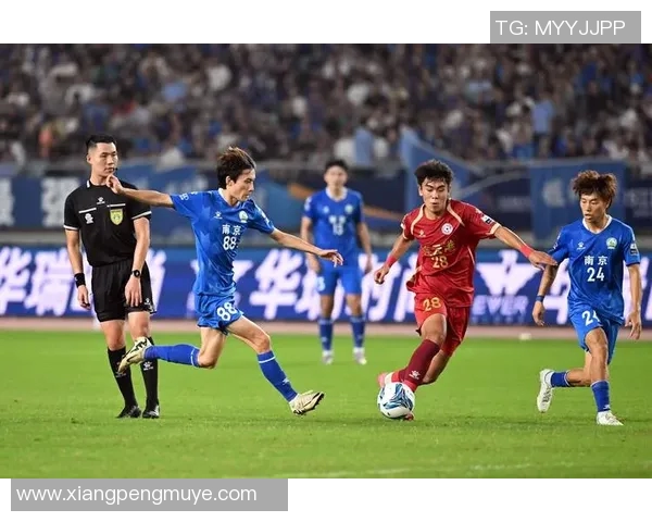 南京足球队与北京足球队赛后复盘分析个人能力的对比与影响