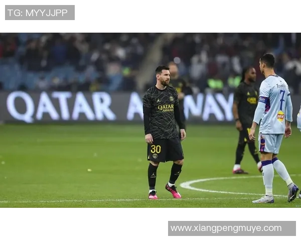 足球明星们的绝技揭秘:从梅西的过人到C罗的任意球技巧全解析 足球明星们的绝技揭秘:从梅西的过人到C罗的任意球技巧全解析